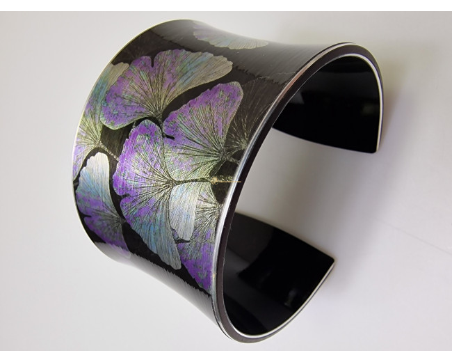 Гривна и колие ГИÐКО БИЛОБРлилаво-черна